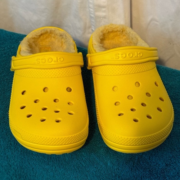 CROCS Yellow Clogs with Fuzzy Lining - Picture 1 of 9